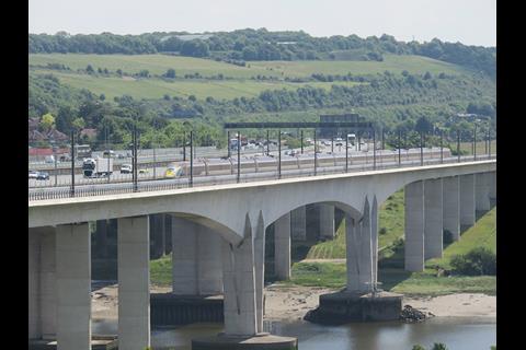 tn_eu-eurostar-velaro-hs1-medwayviaduct.jpg